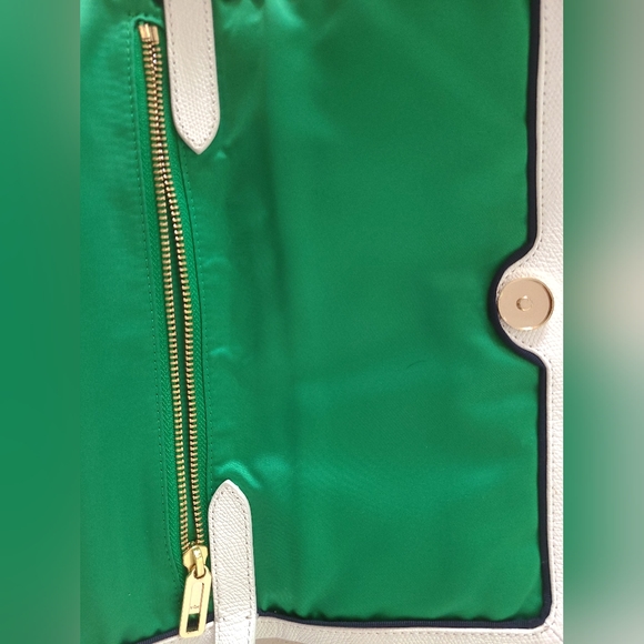 ⛵️Vintage Juicy Couture - White Leather Shoulder Bag w/ Gold Sail Boat Accent - Picture 11 of 17